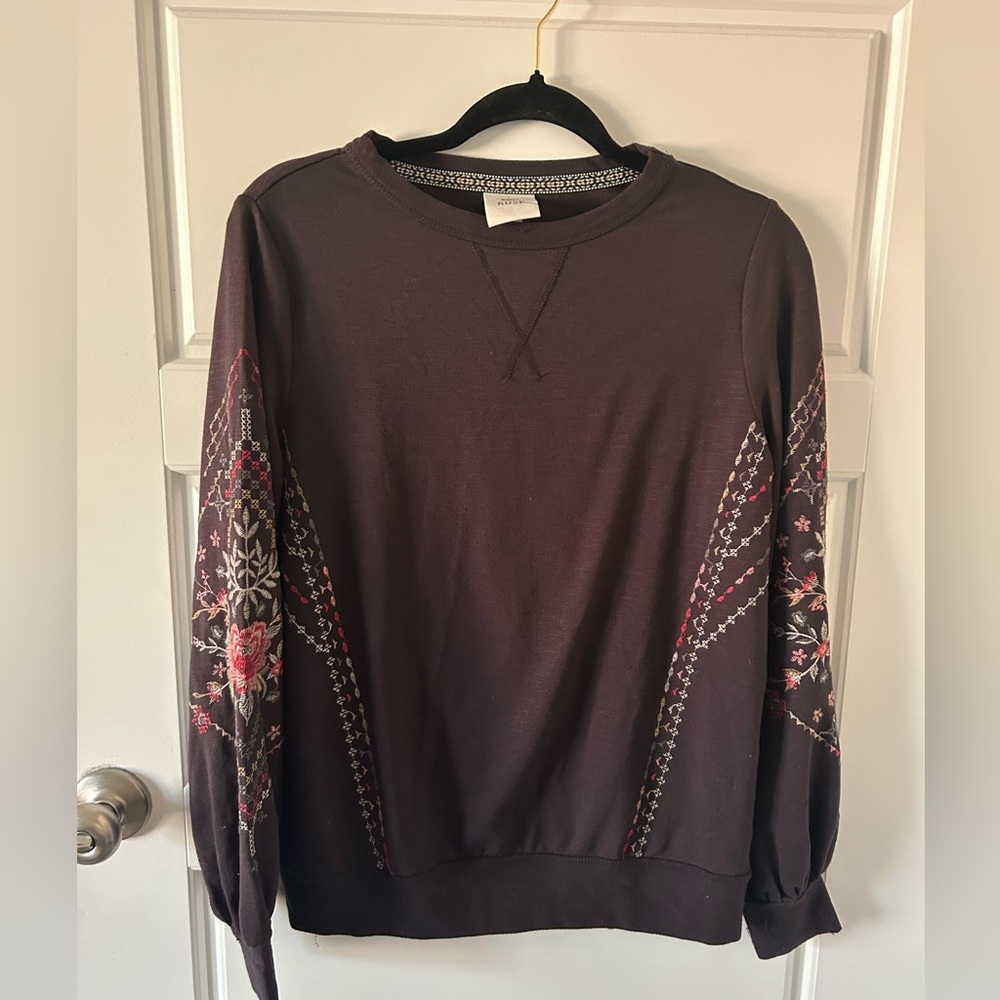 2/$15 Knox Rose Boho Sweatshirt Size Small